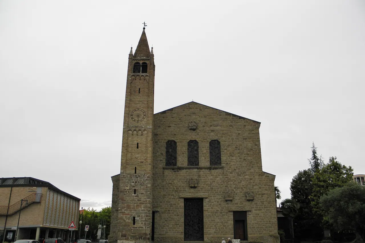 La iglesia y el campanario de San Lorenzo en Abano Terme