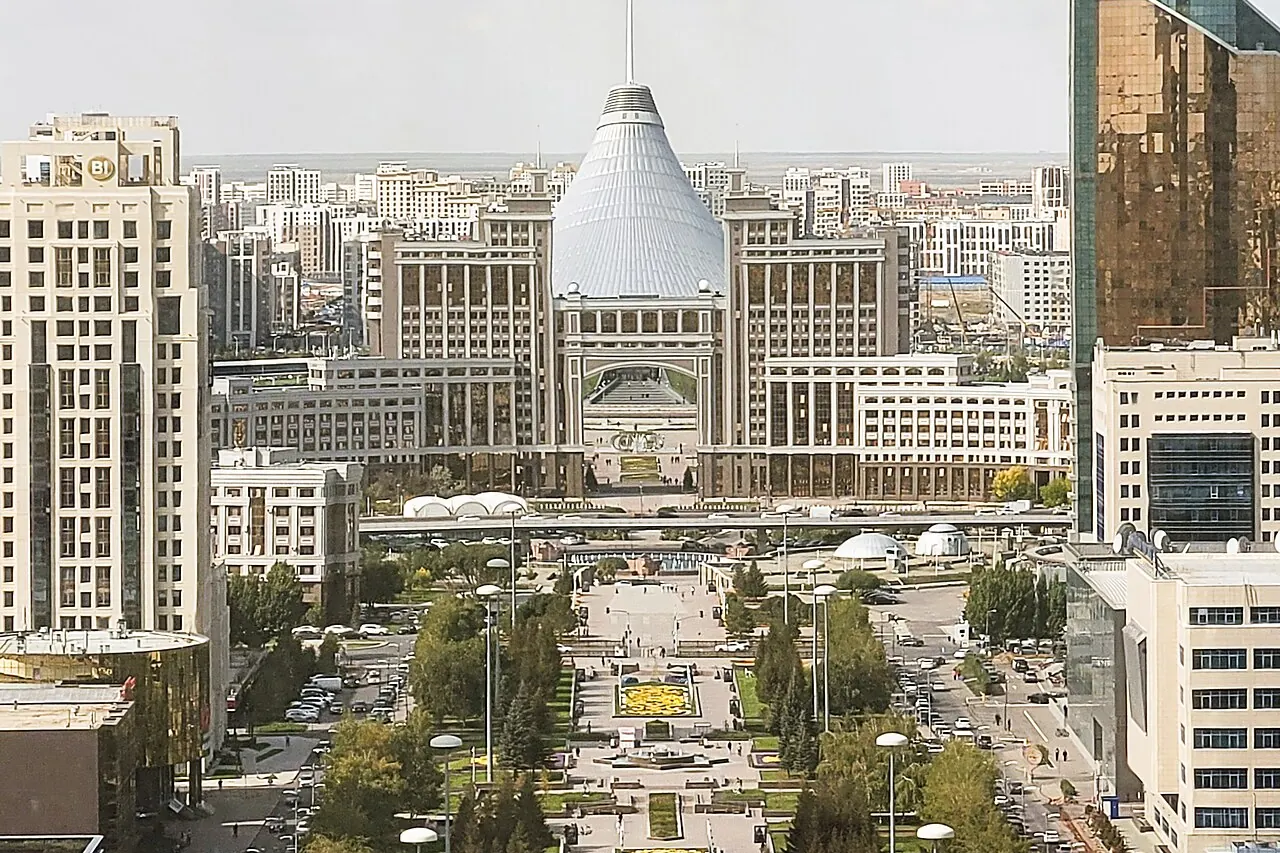 An elevated view along the planted Nurzhol Boulevard and its central buildings