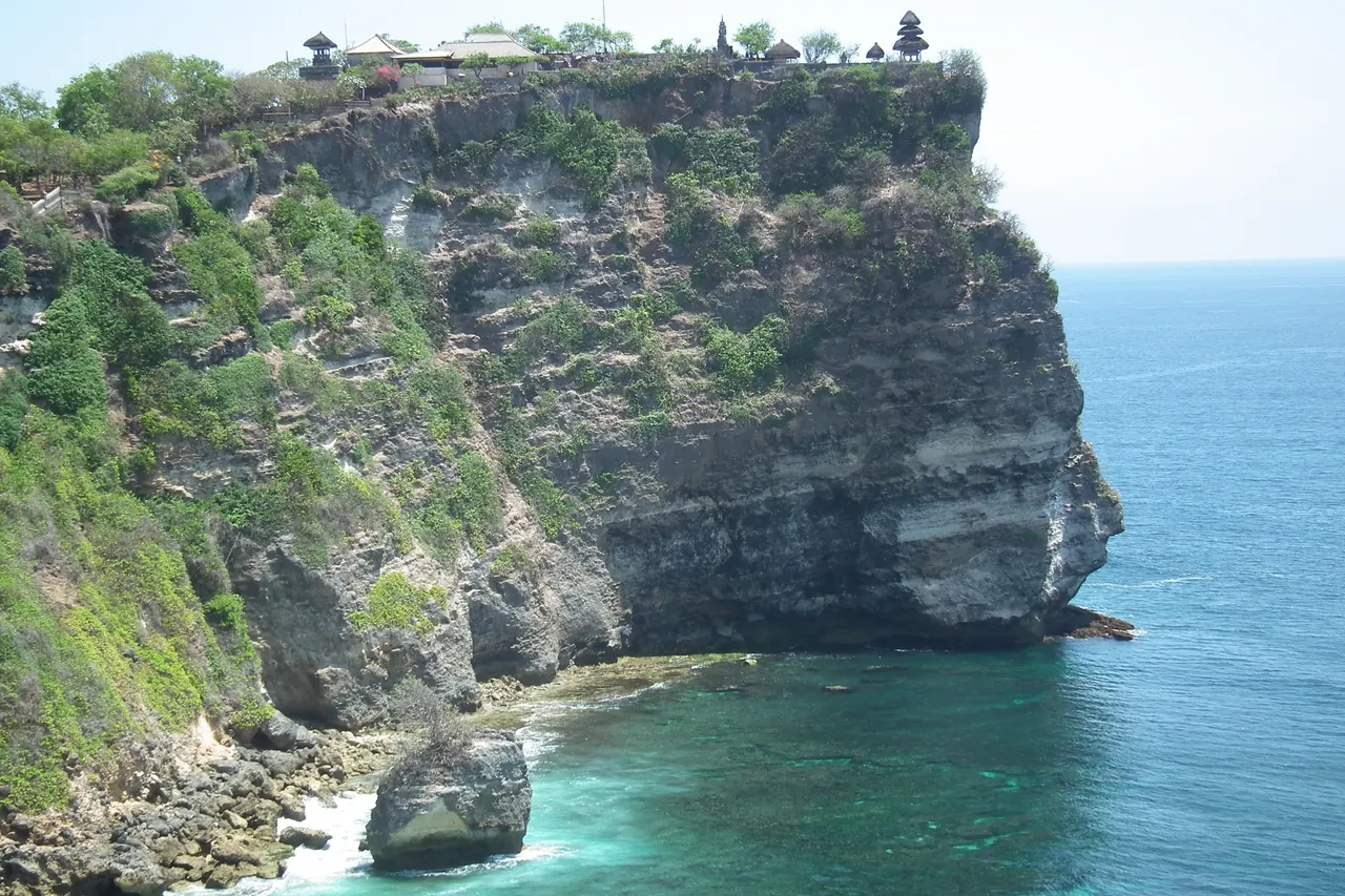 Uluwatu temple buildings above the limestone cliffs and ocean