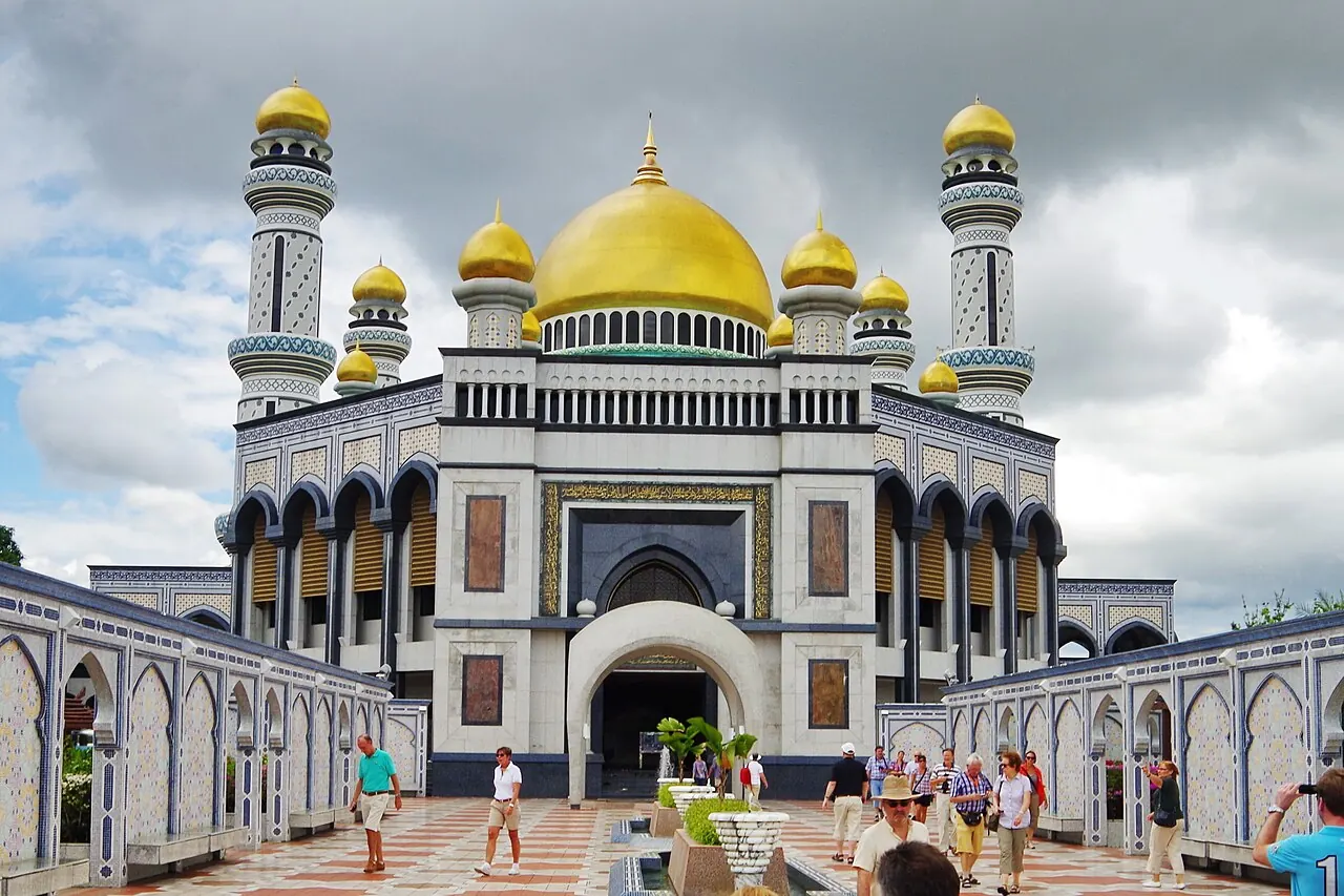 The golden domes and main entrance of Jame Asr Hassanil Bolkiah Mosque