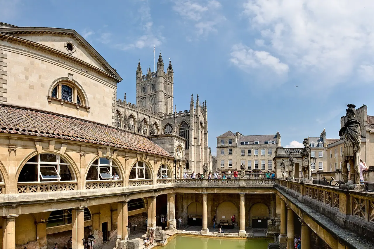 The Great Bath pool with Bath Abbey rising behind the Roman Baths complex
