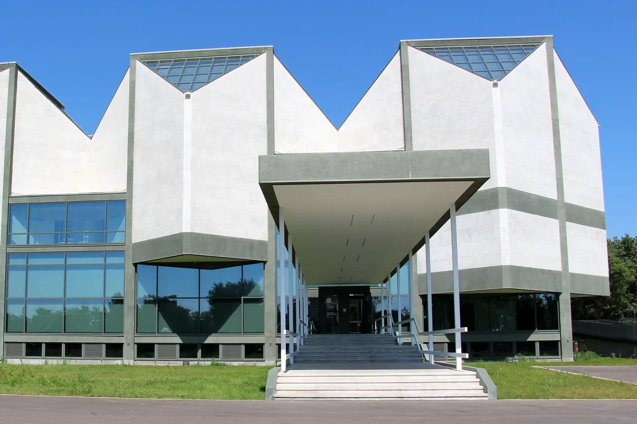 Angular glass and stone exterior of Belgrade's Museum of Contemporary Art