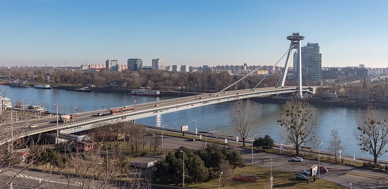 The SNP Bridge crossing the Danube with the saucer-shaped UFO structure above its pylon