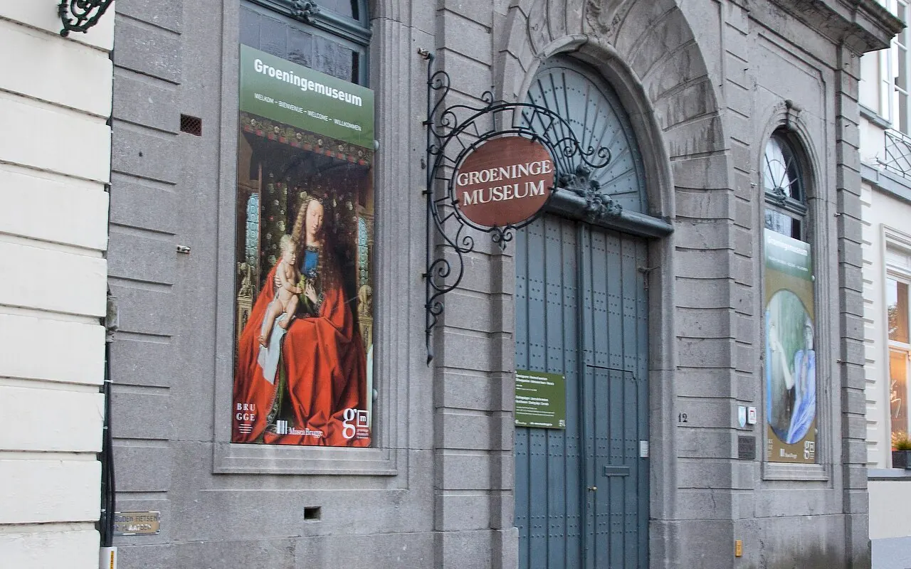 The historic entrance gateway to the Groeningemuseum on Dijver