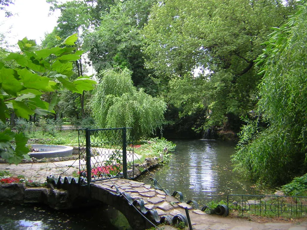 Lake, trees and planted banks in Cismigiu Gardens
