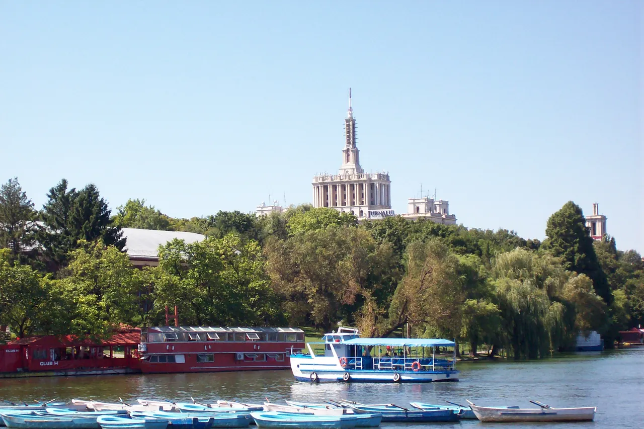 Lake, lawns and trees in Bucharest's Herastrau park