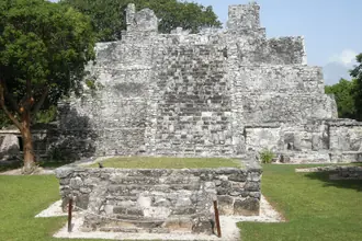 The stone pyramid and foreground platforms at El Meco