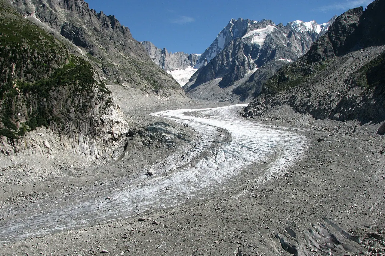 Le paysage glaciaire de la Mer de Glace sur une photographie ancienne