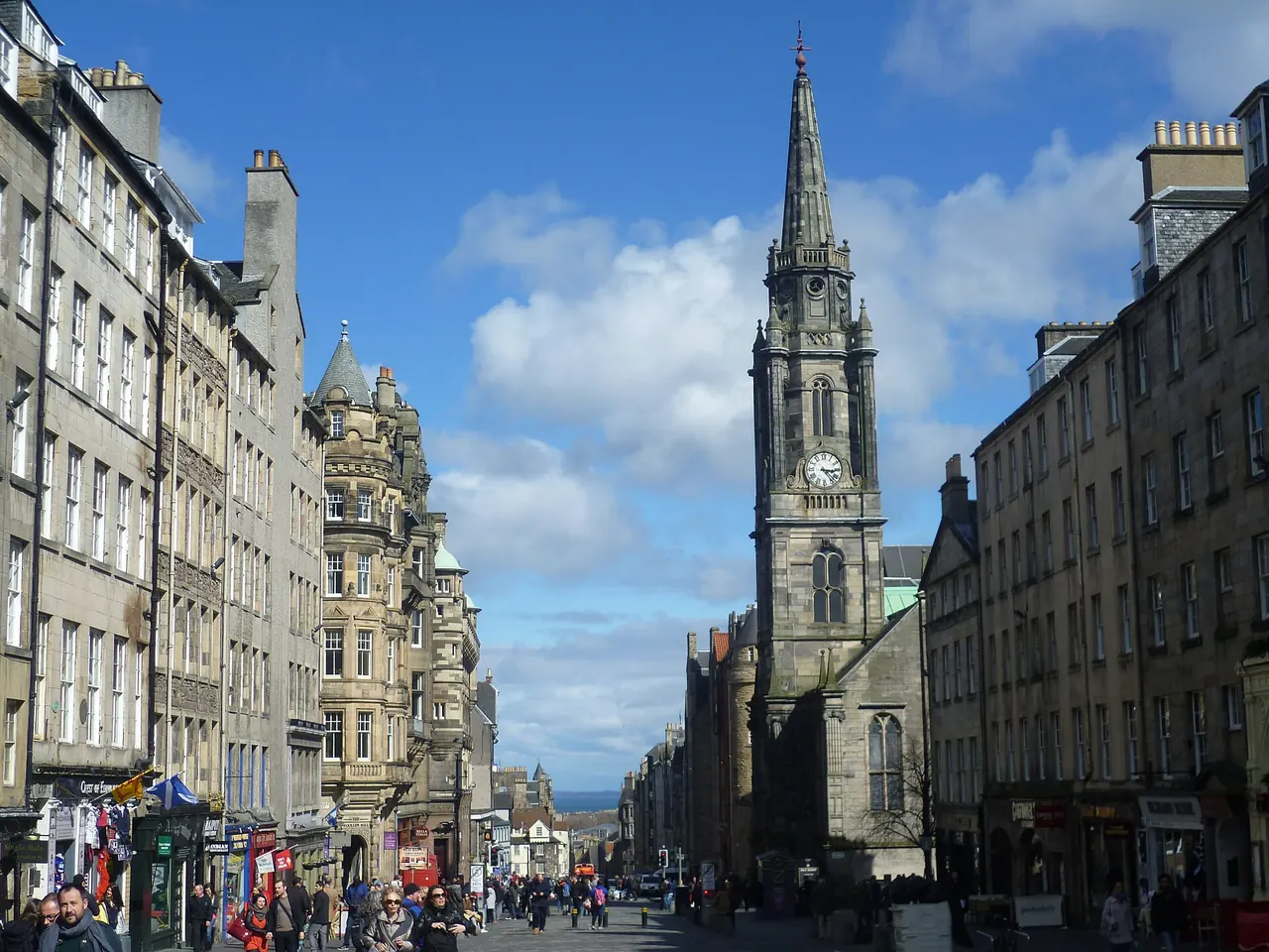Historic buildings along Edinburgh High Street on the Royal Mile
