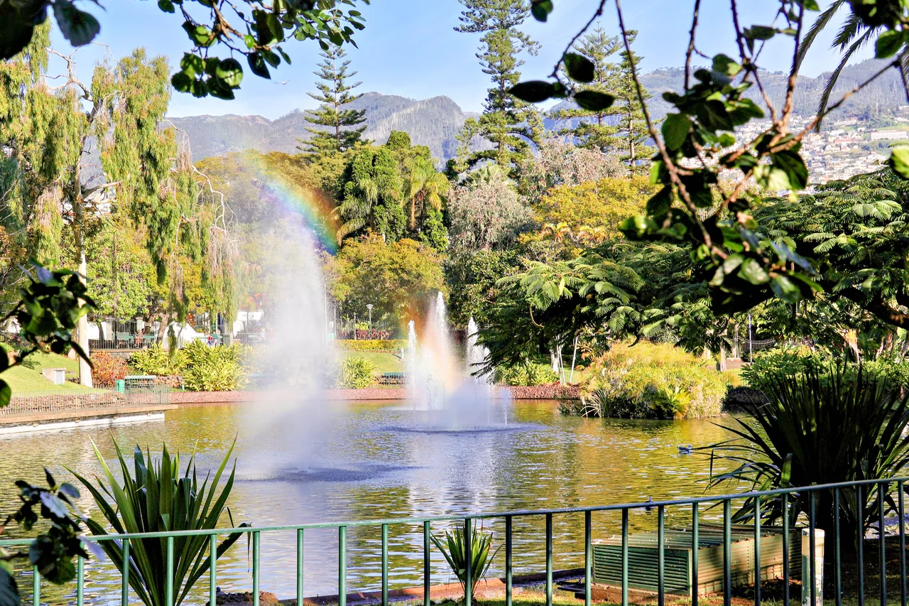 A fountain among the gardens of Santa Catarina Park