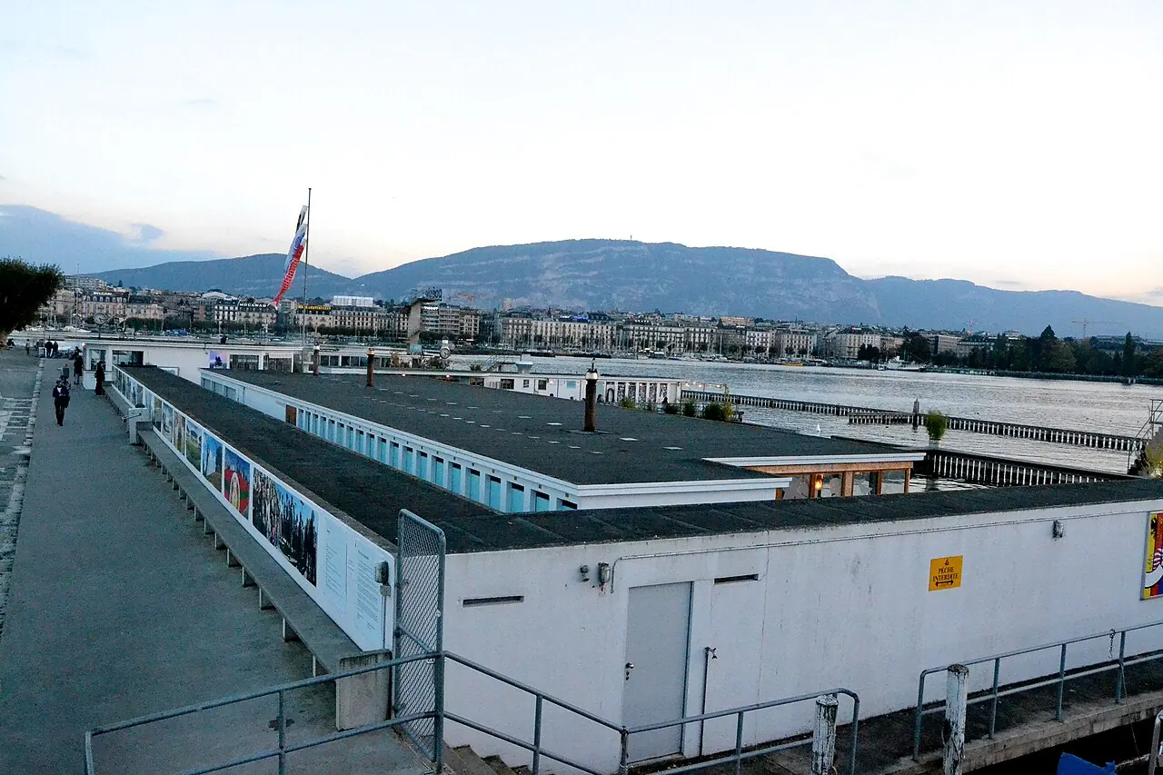 Bathing complex and walkway of Bains des Paquis beside Lake Geneva