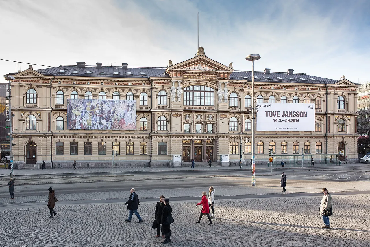 Ateneum Art Museum's stone facade and central entrance in Helsinki