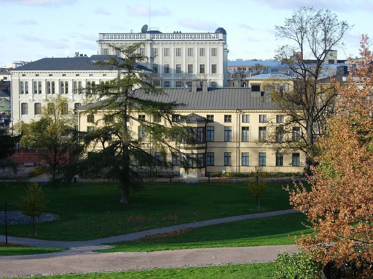 Sinebrychoff Art Museum and its park in Helsinki's Punavuori