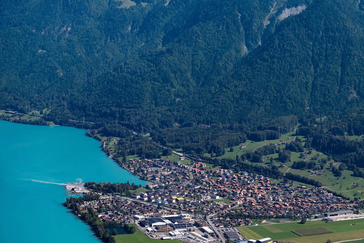 Bonigen on the shore of Lake Brienz seen from Harder Kulm
