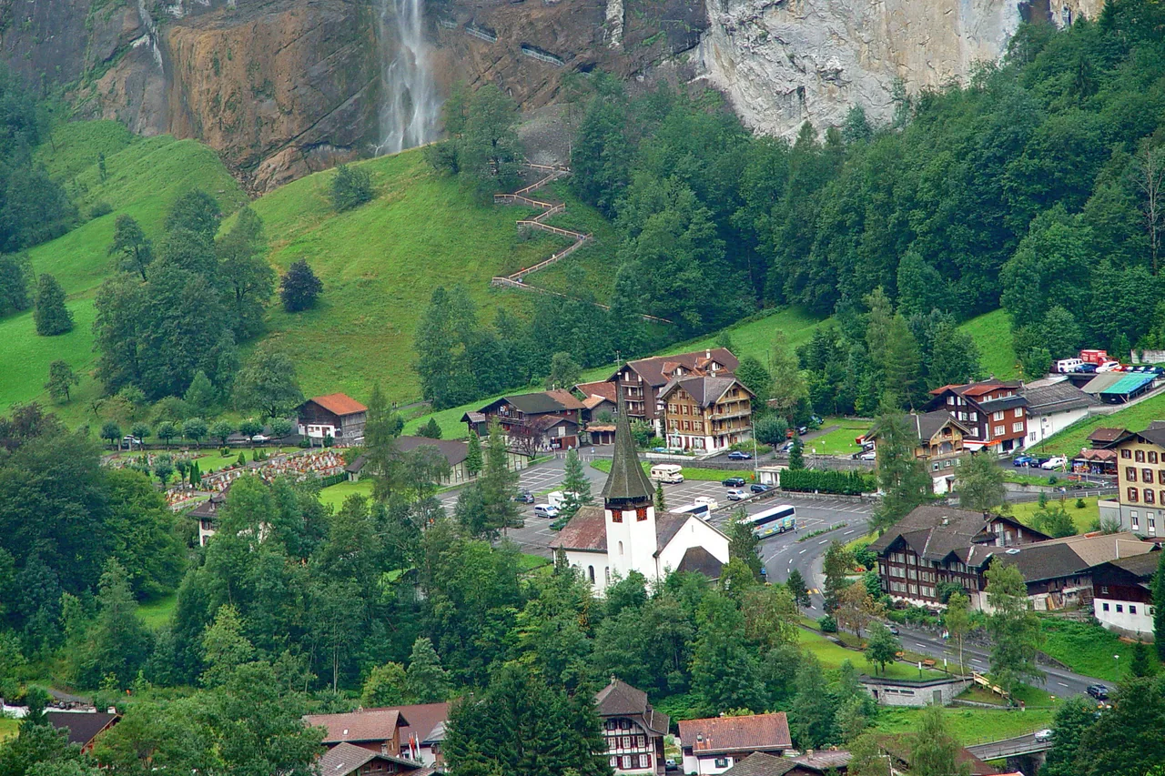 Lauterbrunnen village below the valley cliffs