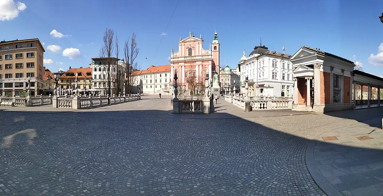 Preseren Square with the pink Franciscan Church beside Triple Bridge