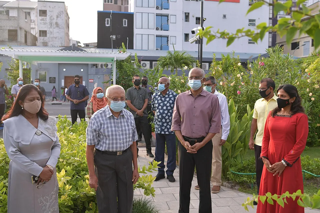 The opening ceremony on garden paths inside Lonuziyaaraiy Park