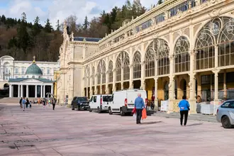 Mariánské Lázně'deki uzun kaplıca kolonatı ve gezinti yolu