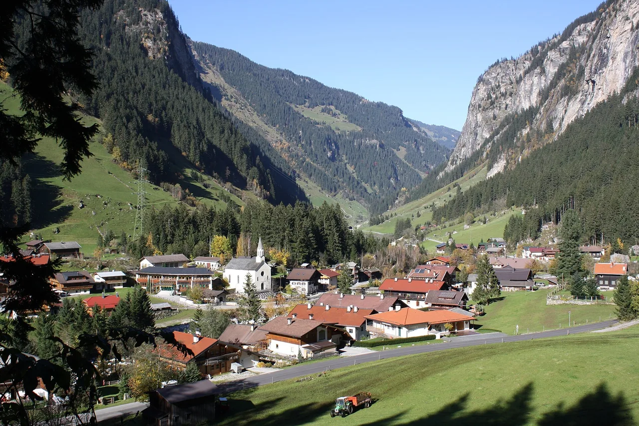 Ginzling village in autumn
