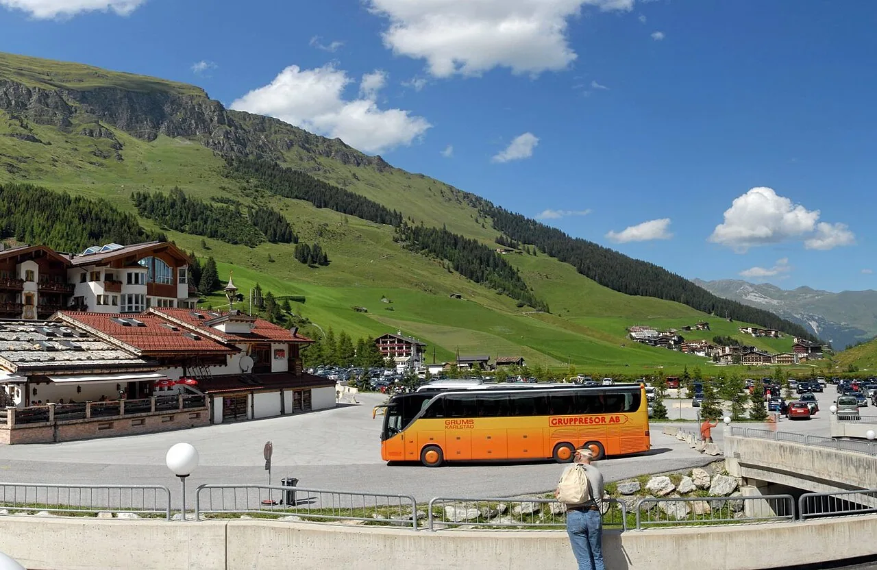 Hintertux valley lift base and surrounding mountains