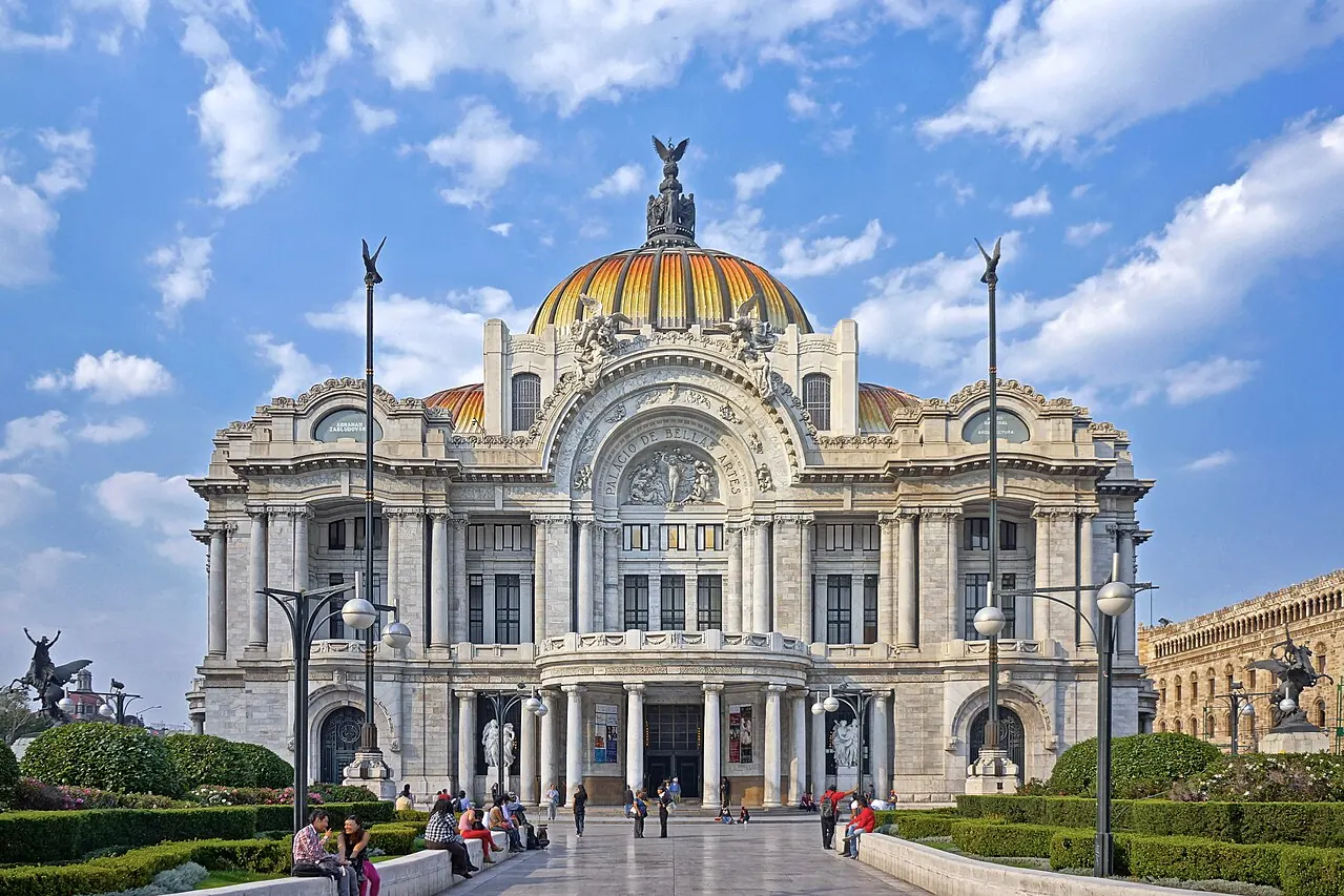 The domed facade of the Palacio de Bellas Artes