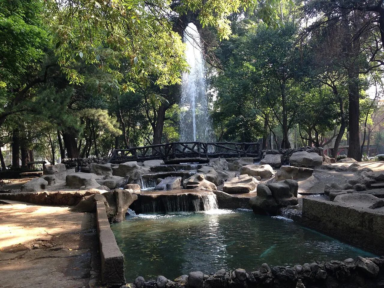A fountain surrounded by planting in Parque Mexico, Hipodromo