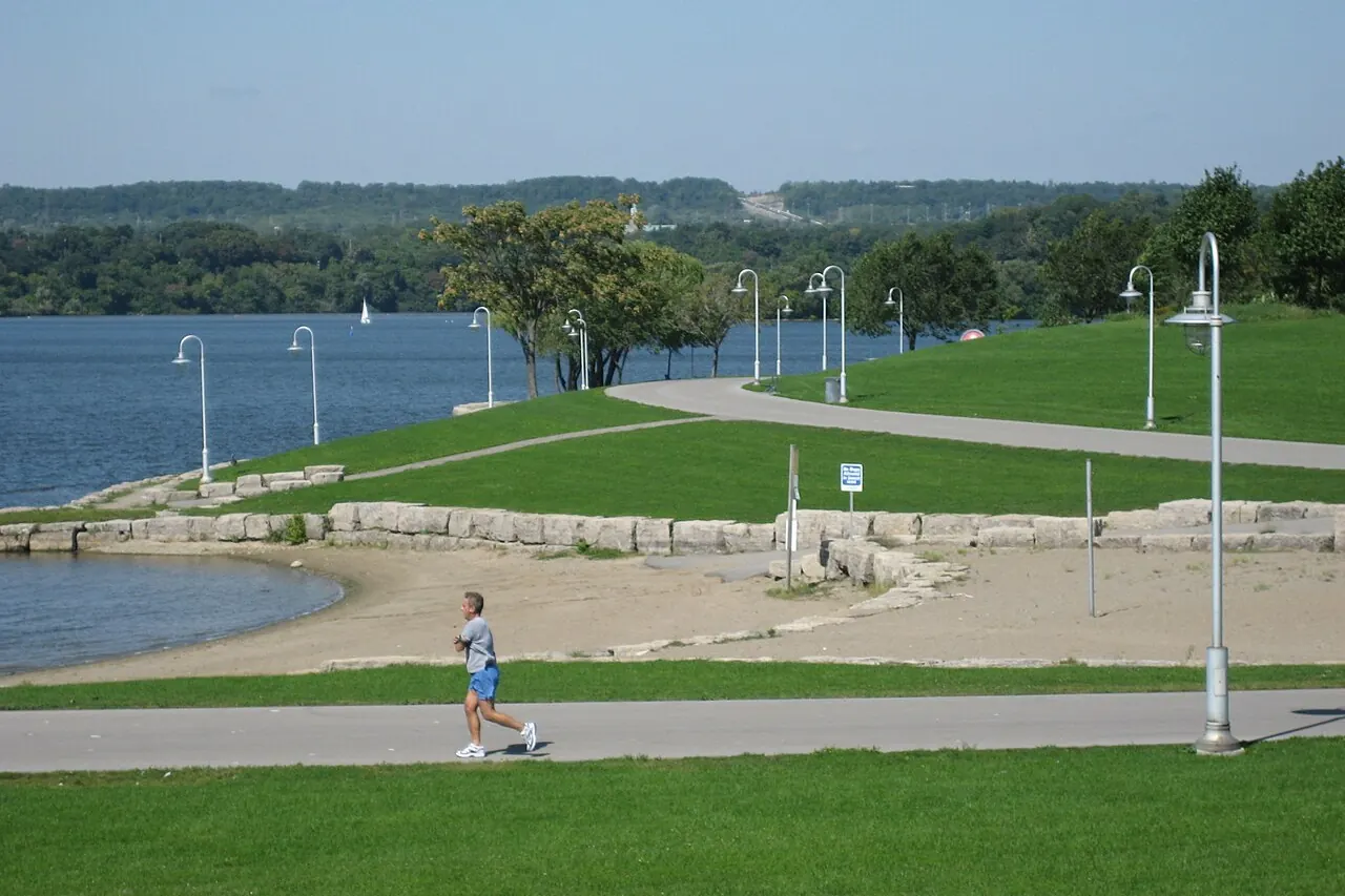Green spaces, paths and palm trees in Miami's Bayfront Park