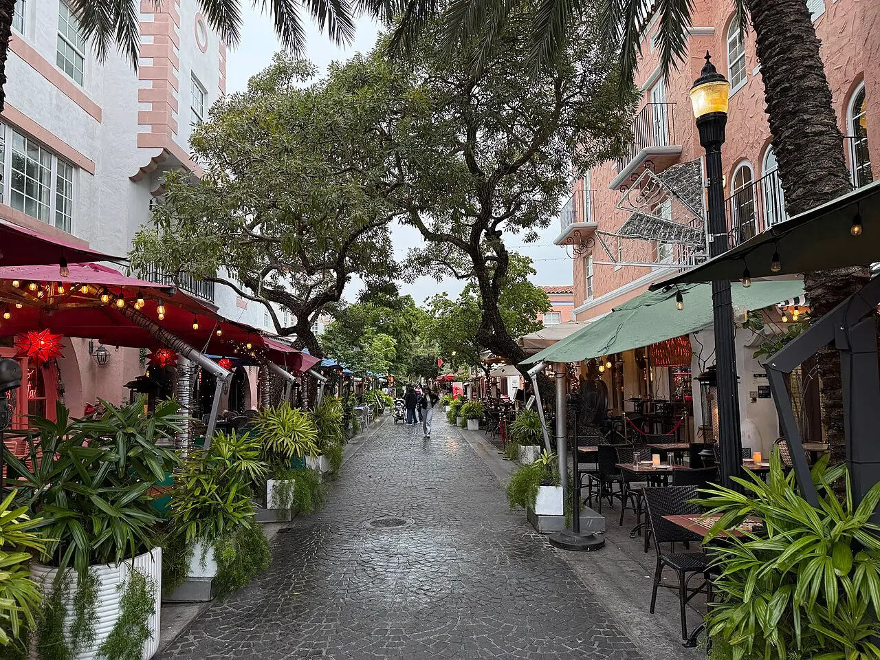 Espanola Way looking west from Washington Avenue