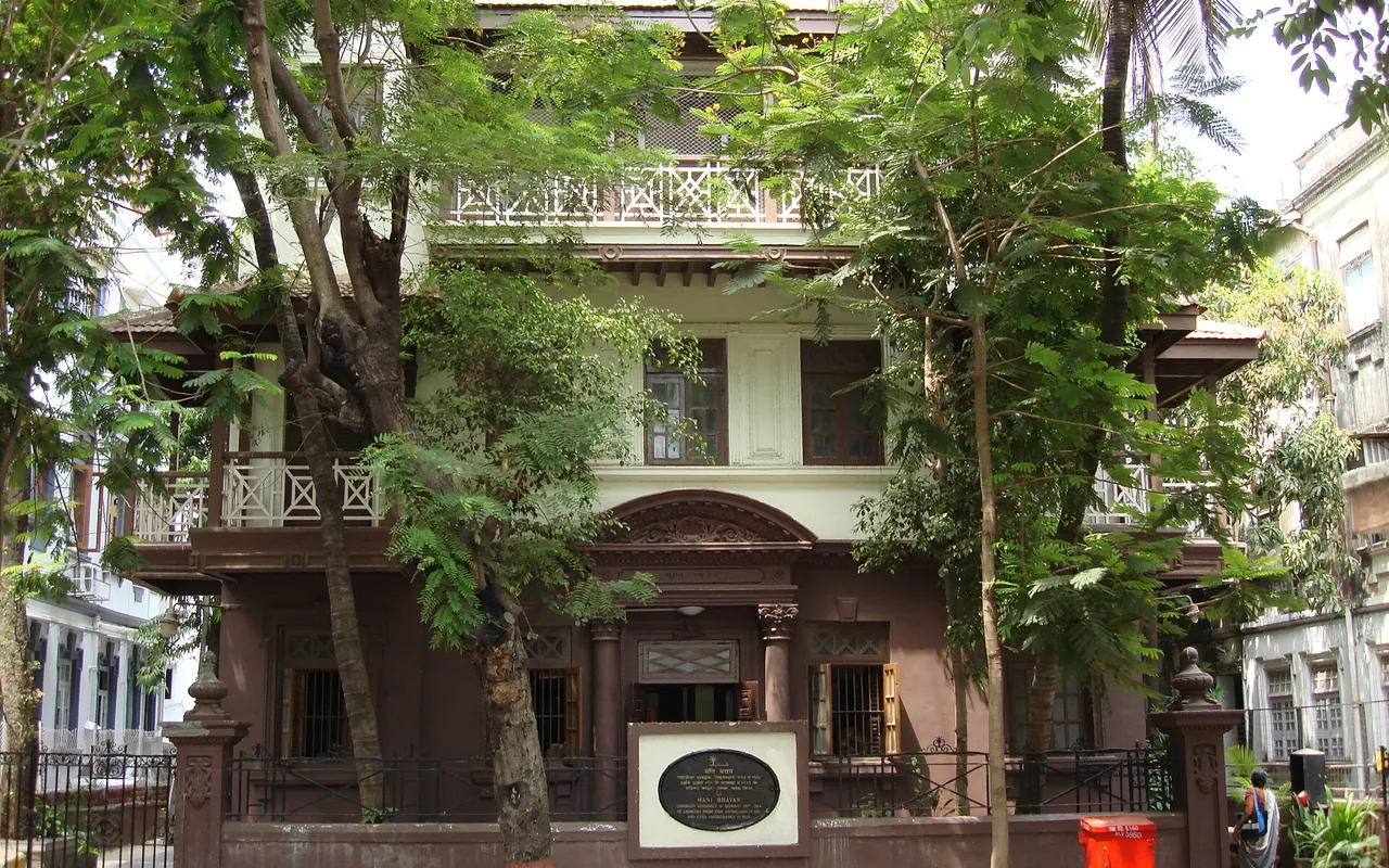 The street facade and wooden balconies of Mani Bhavan Gandhi Sangrahalaya