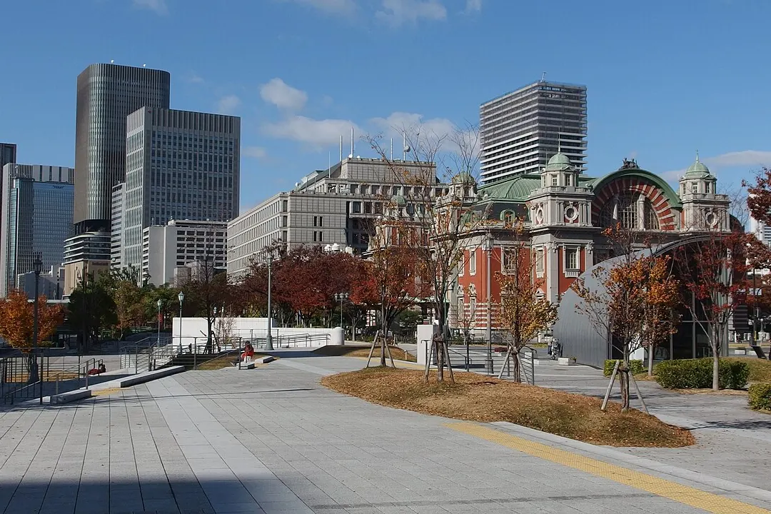Riverfront paths, lawns and city buildings around Nakanoshima Park