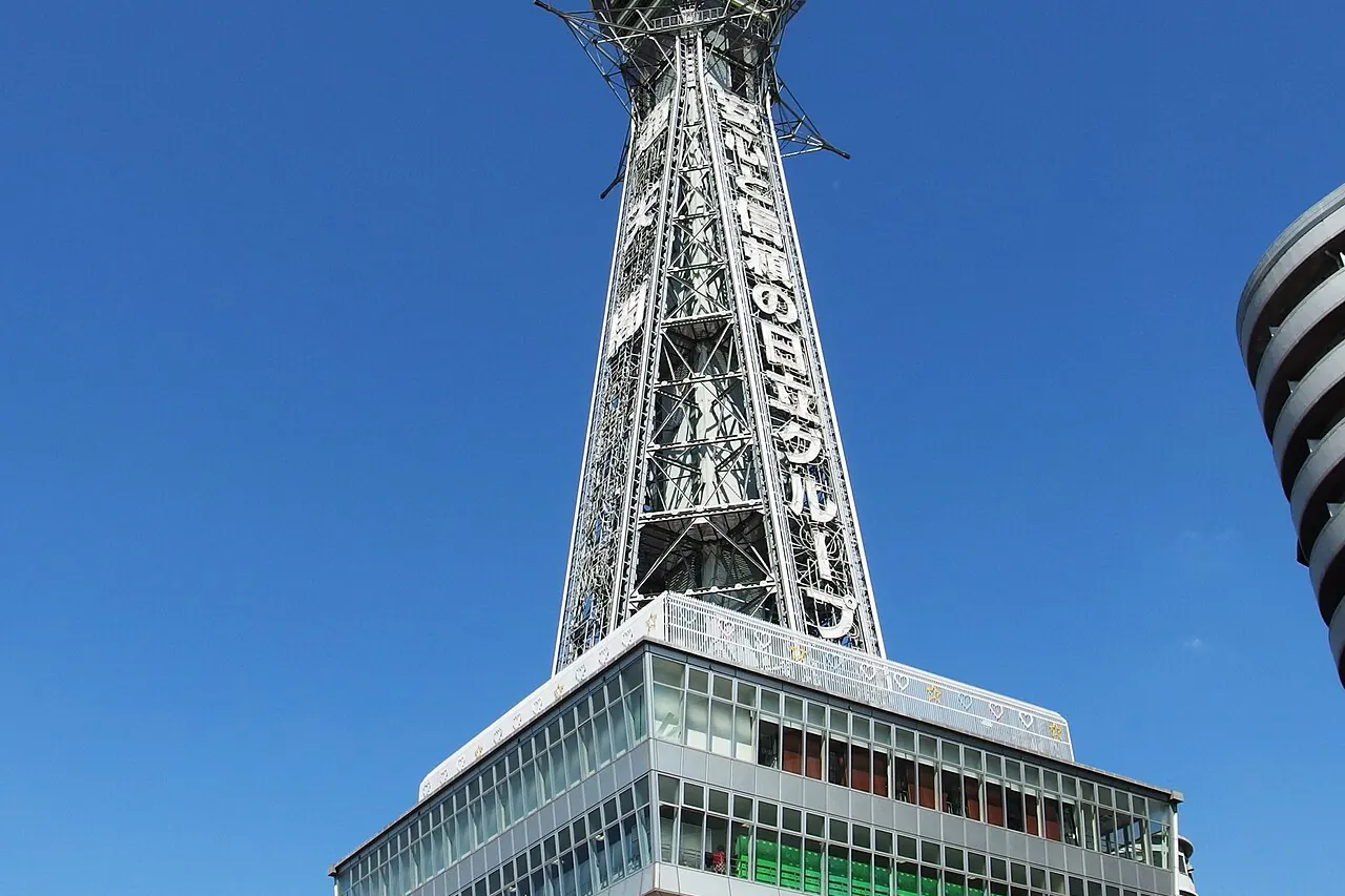 Tsutenkaku tower rising above the streets of Shinsekai