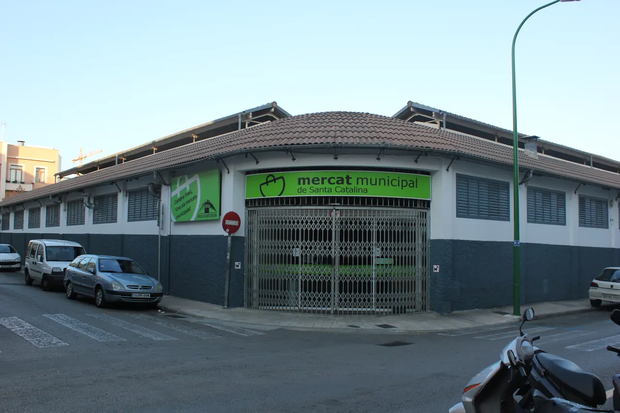 Die Markthalle im Viertel Santa Catalina in Palma