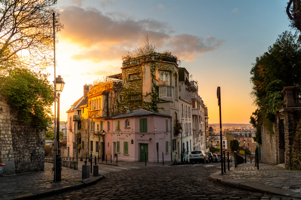 La Maison Rose and the sloping cobbled streets of Montmartre at sunset