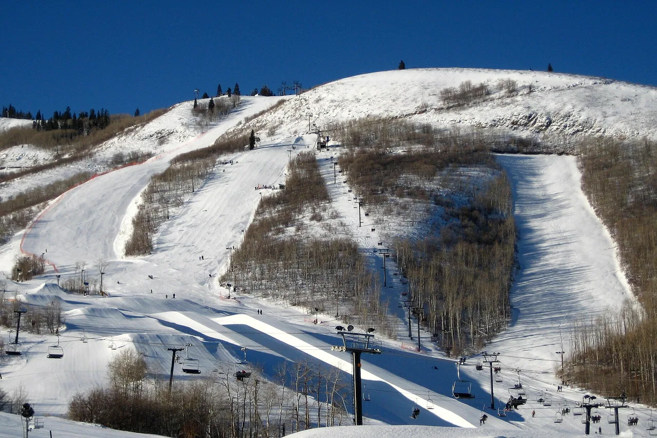 Skipisten von Park City Mountain über der Stadt