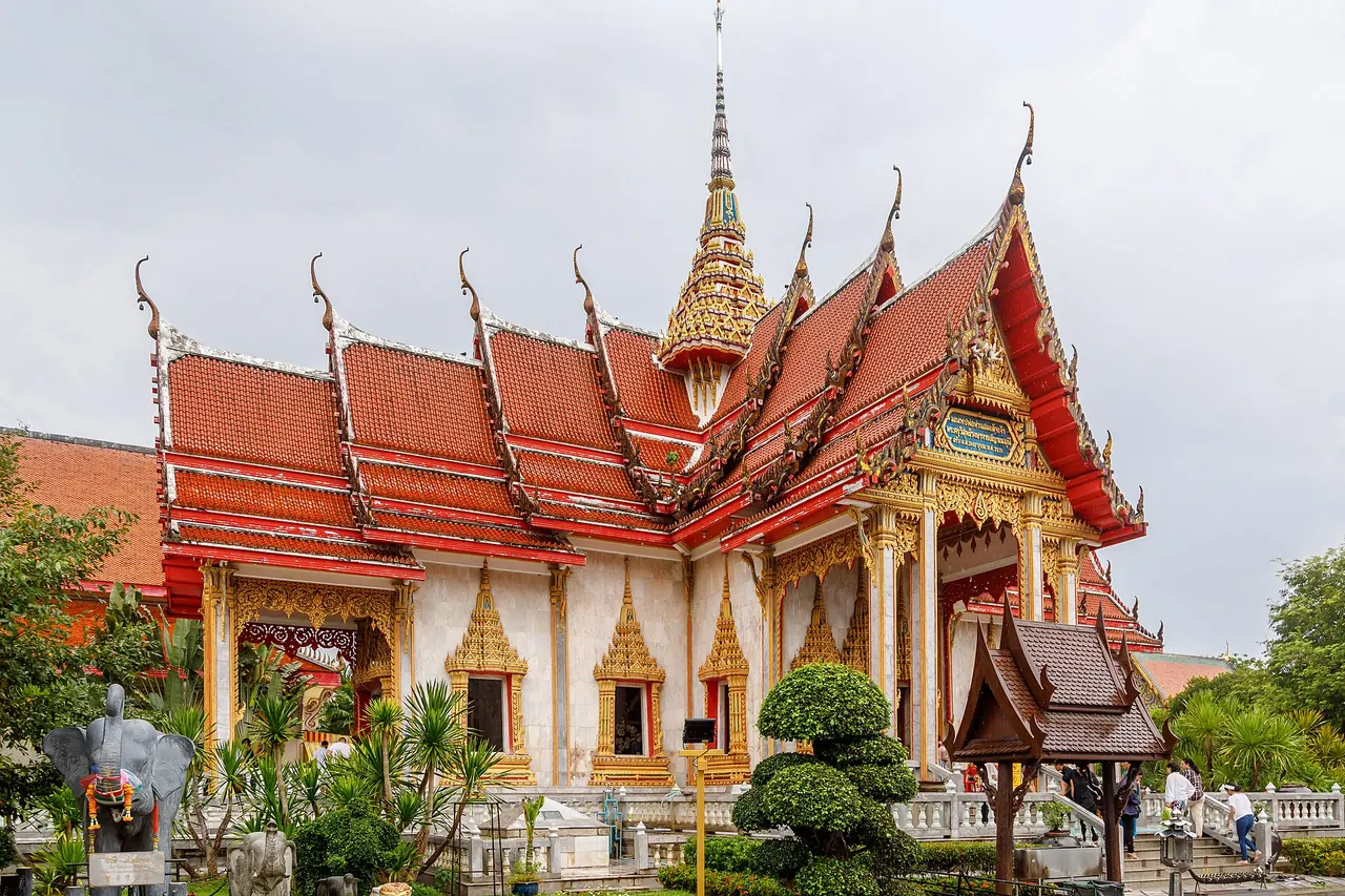 The ornate red-roofed temple building and entrance at Wat Chalong