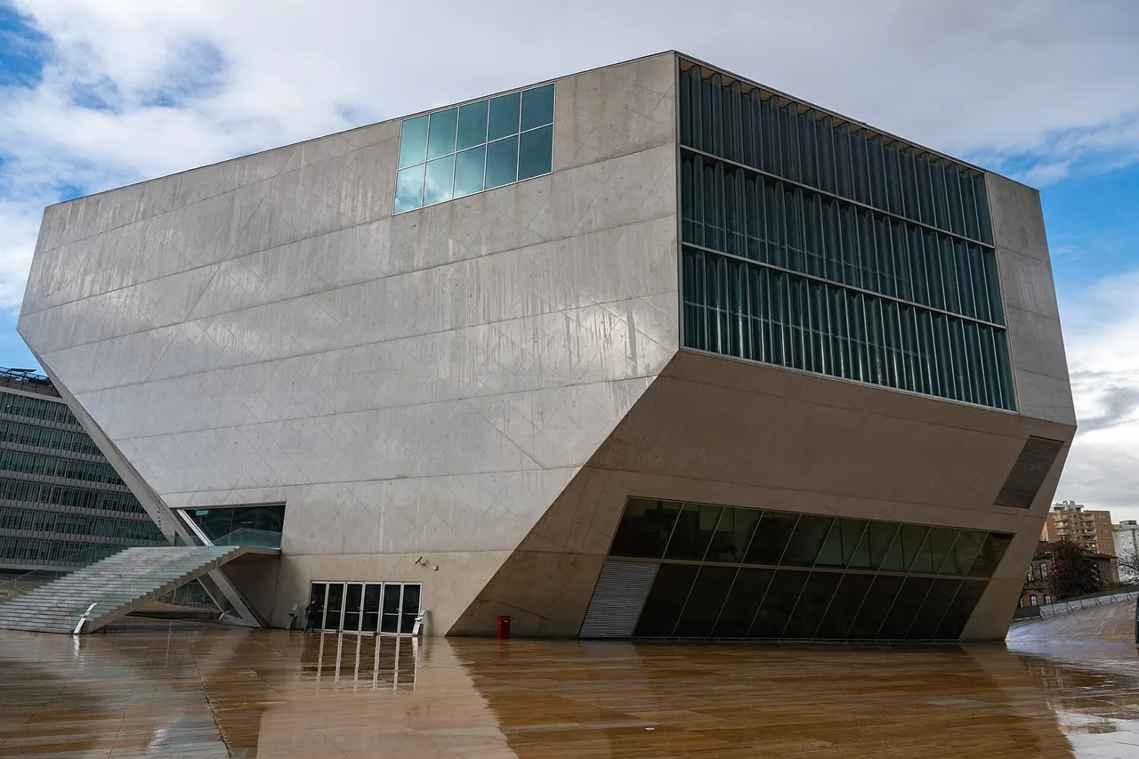 Faceted concrete exterior of Casa da Musica at Boavista in Porto