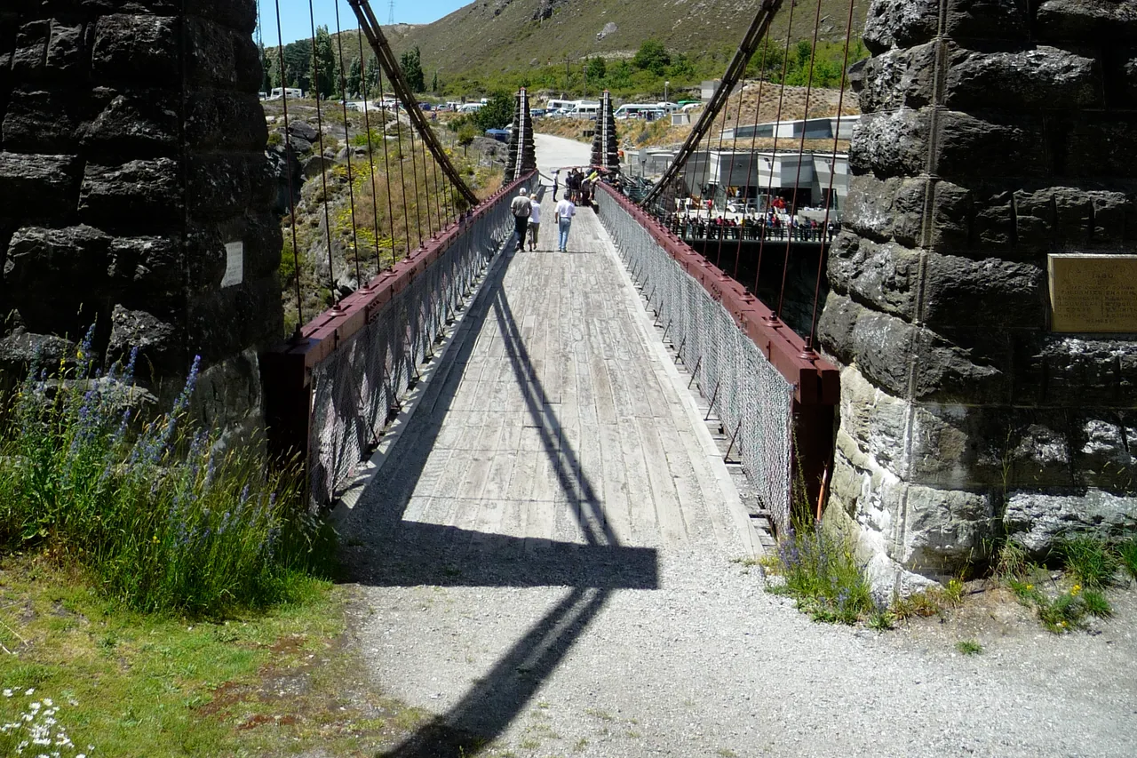 The Kawarau suspension bridge above the river gorge