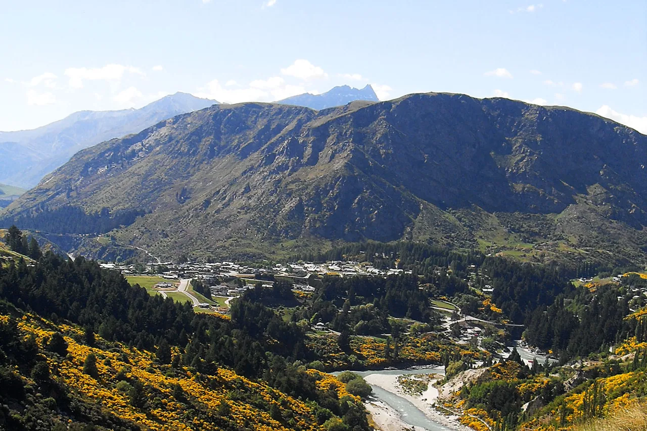 Queenstown Hill and Arthurs Point seen from the Moonlight Track
