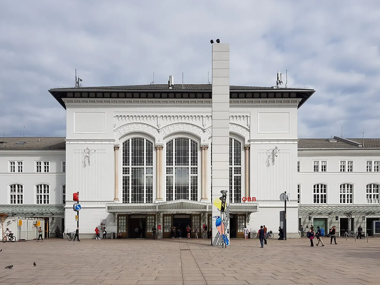 Salzburg Hauptbahnhof station building