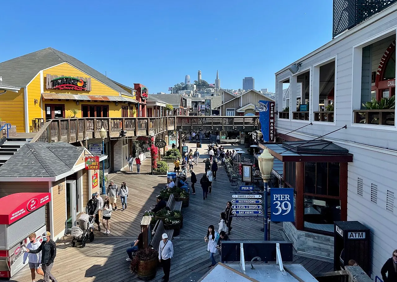 Shops, walkways and the Pier 39 entrance area on San Francisco waterfront