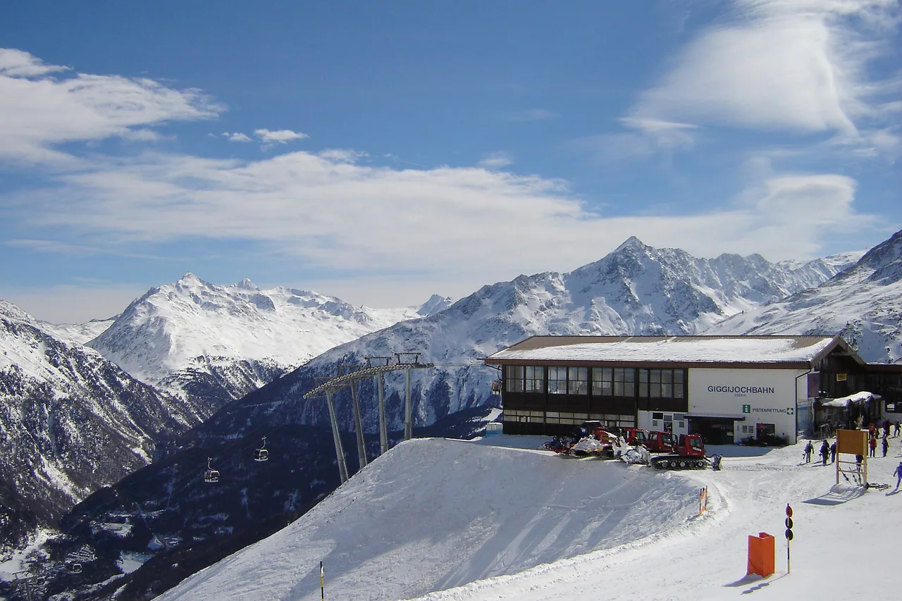 Lift und Berglandschaft am Giggijoch in Sölden