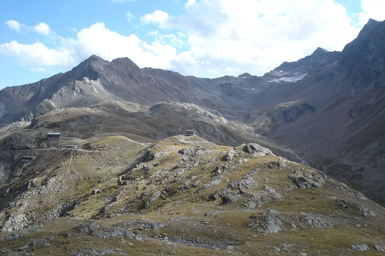 Die Passstraße am Timmelsjoch in ihrer Berglandschaft