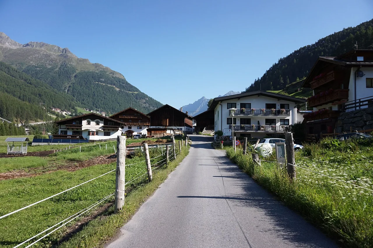 Die Oberwindaustraße und der Ort Sölden