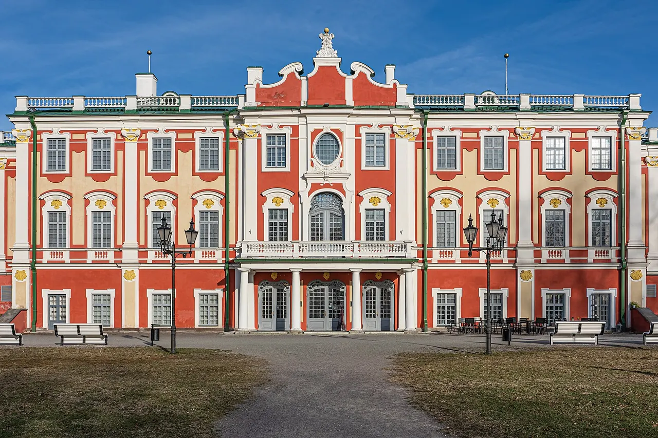 Decorated pink and white facade of Kadriorg Palace in Tallinn