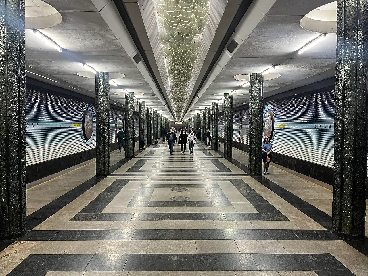The decorated platform, patterned floor and space-themed walls of Kosmonavtlar metro station