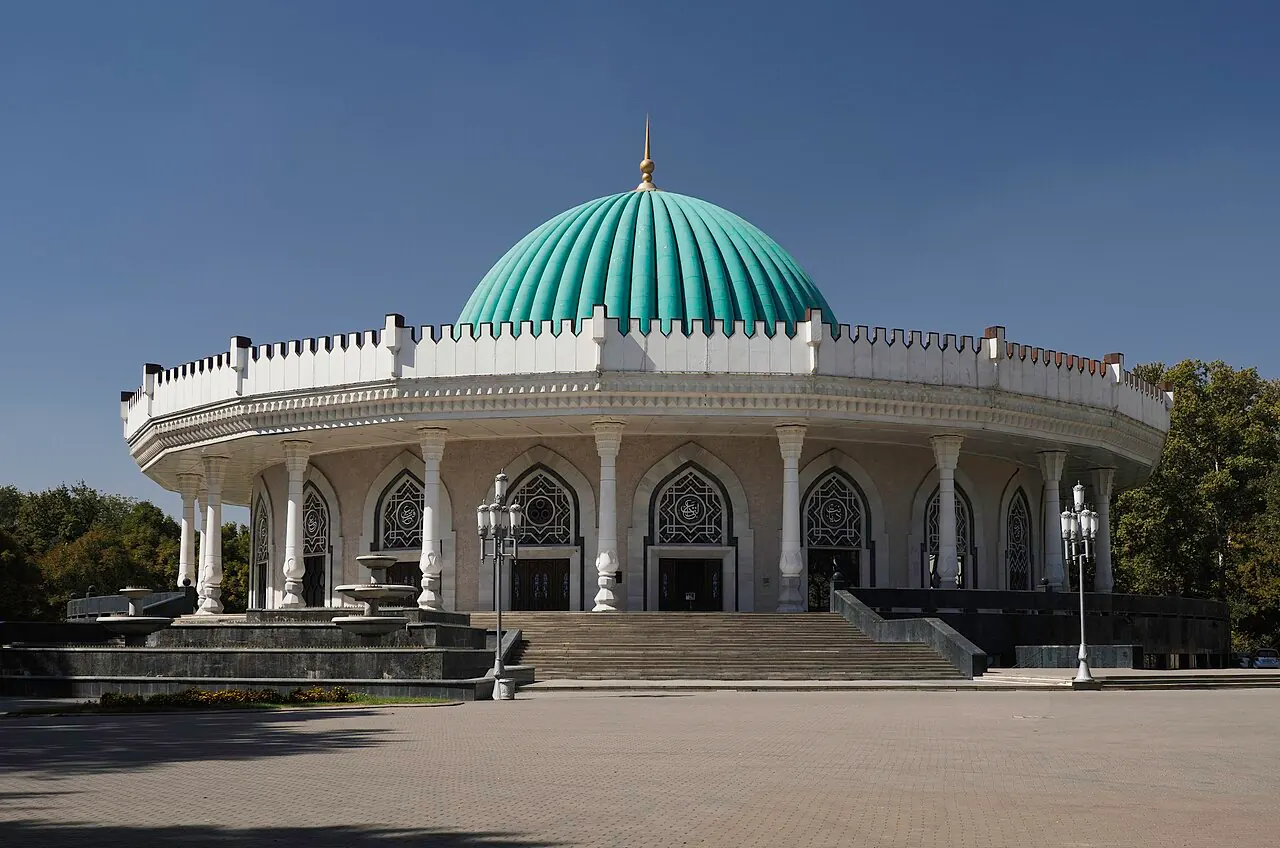 The green dome and white colonnade of the State Museum of the Timurids