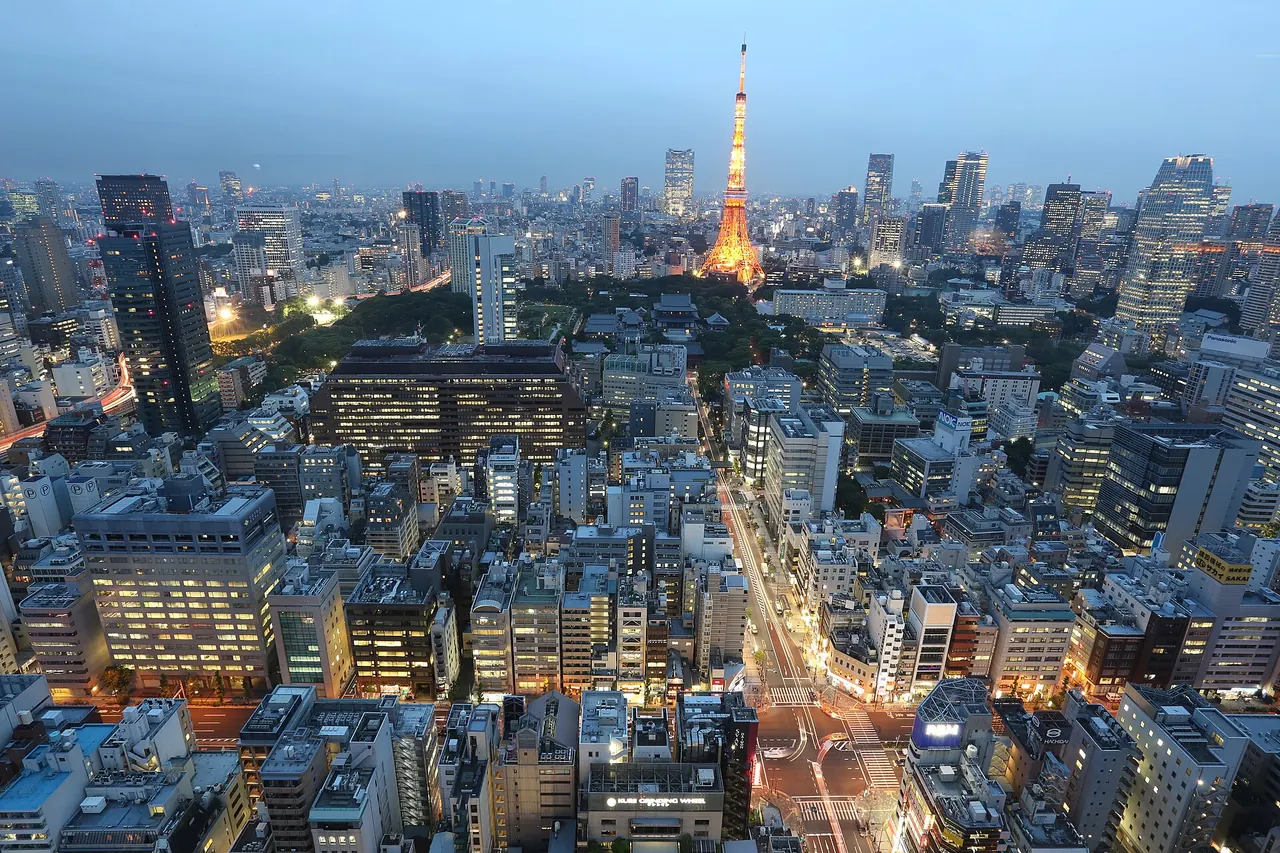 Illuminated Tokyo Tower above Shiba Park and the city at dusk