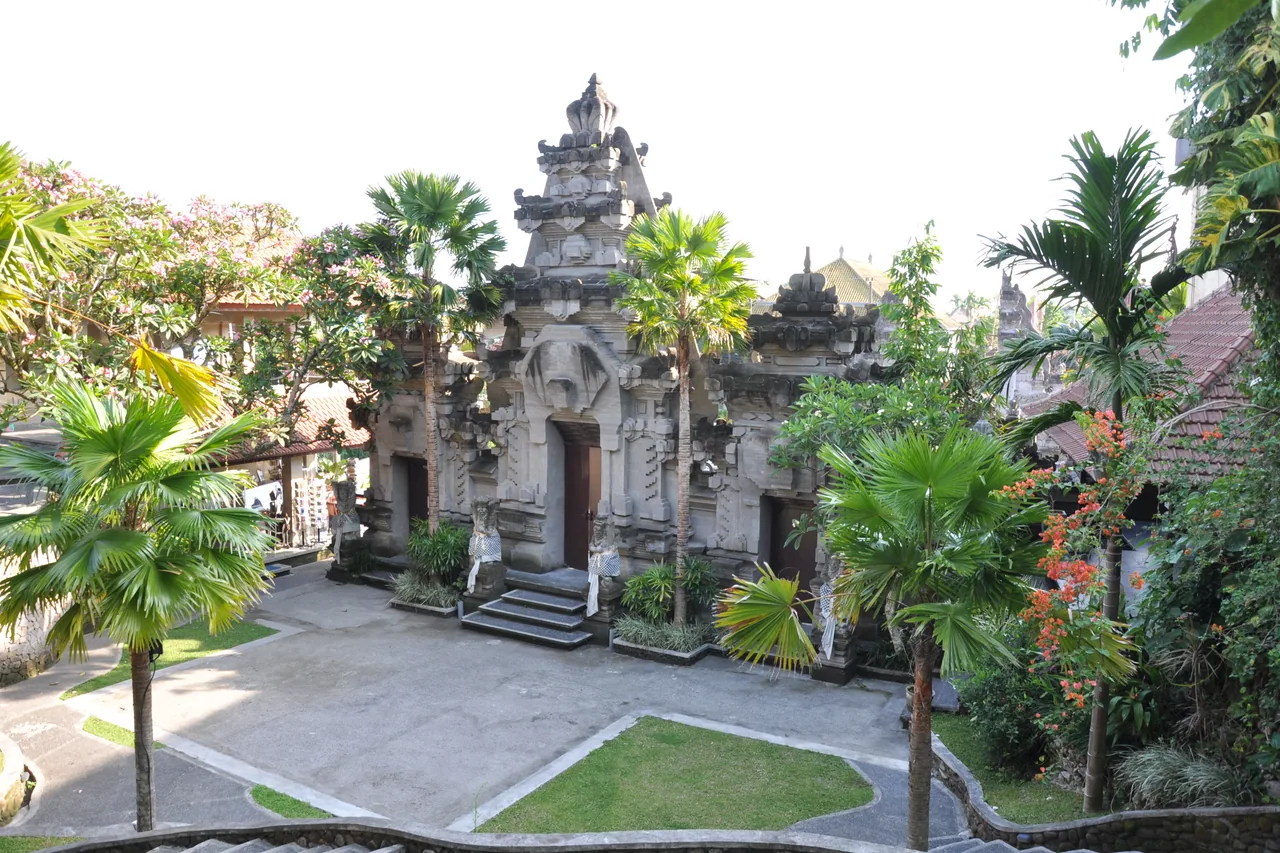 Gebäude und Gartenanlage des Museums Puri Lukisan