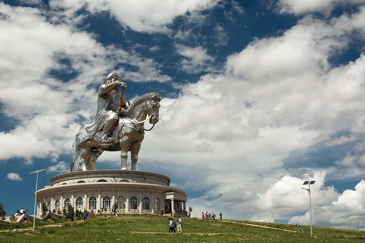 The large stainless-steel equestrian statue of Chinggis Khaan on its circular base at Tsonjin Boldog