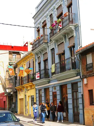 Gekachelte Hausfassaden in der Carrer del Pare Lluis Navarro in Cabanyal